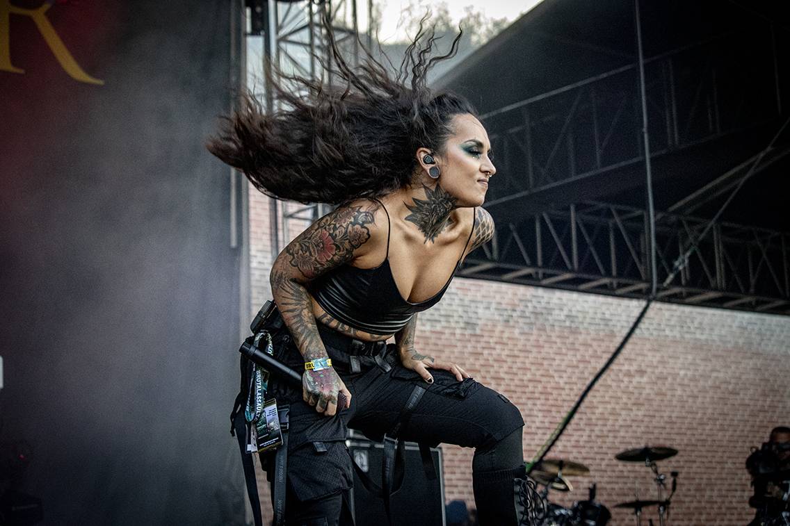 Na Brutal Assault se plavalo nad hlavami a pařilo v kotli. Ukázali se Lorna Shore, Jinjer, Cannibal Corpse nebo Dark Funeral