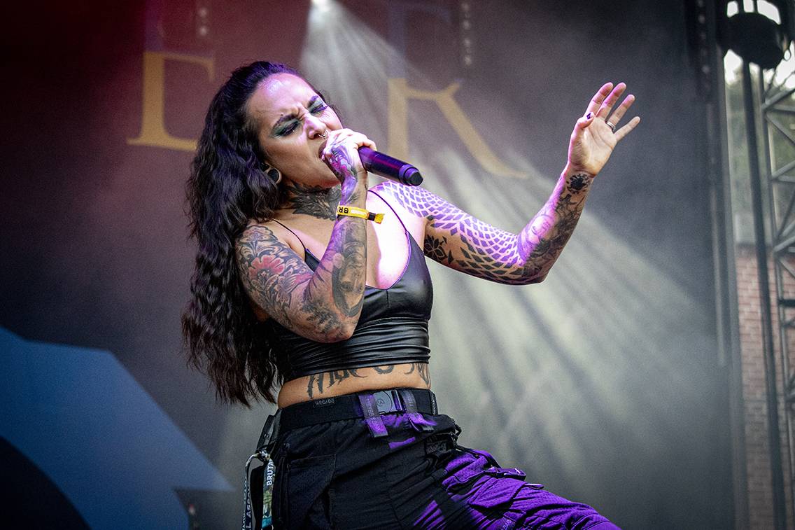 Na Brutal Assault se plavalo nad hlavami a pařilo v kotli. Ukázali se Lorna Shore, Jinjer, Cannibal Corpse nebo Dark Funeral