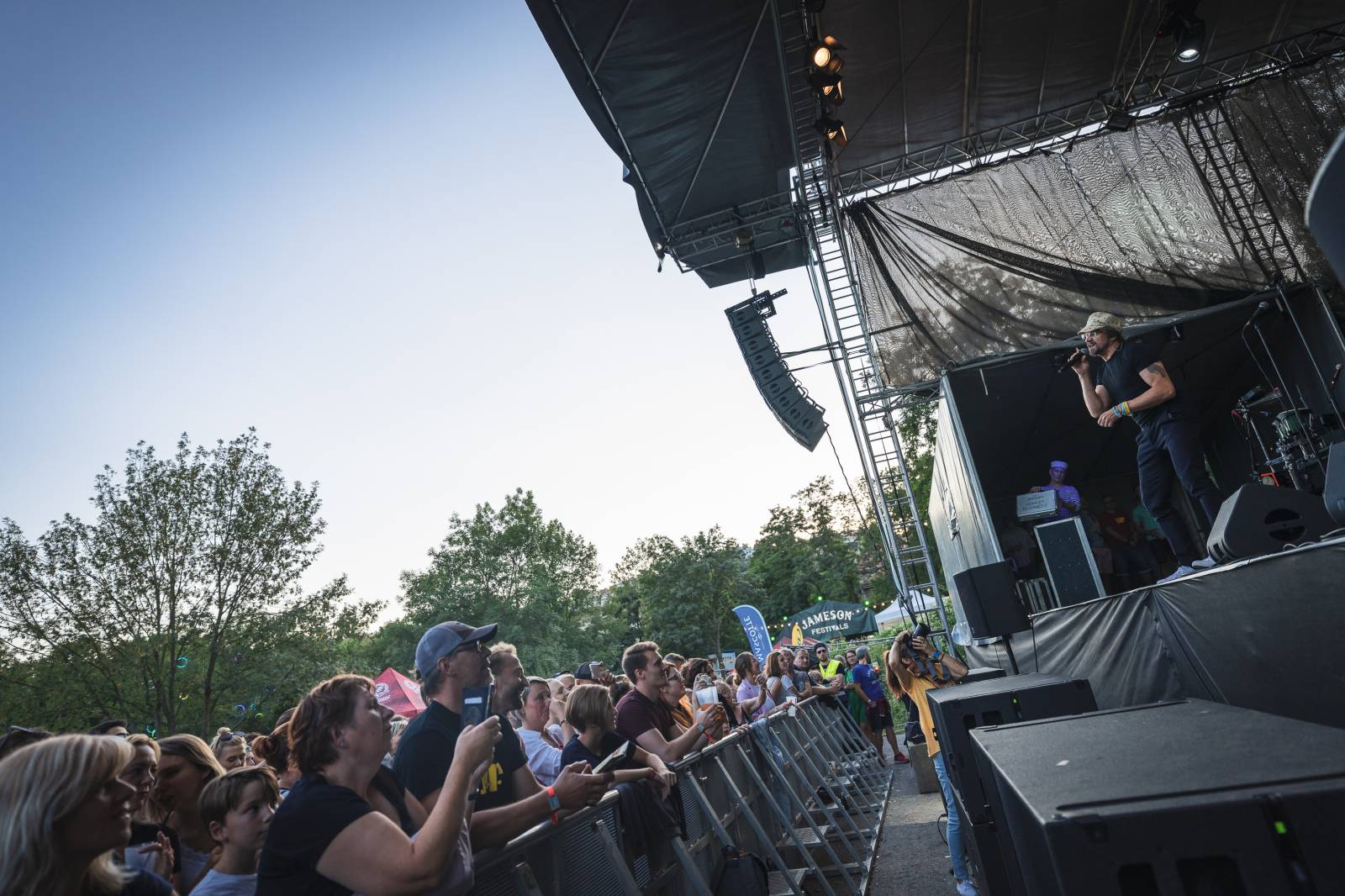 Ledárnami Braník zněly písně J.A.R., tančilo se celý večer