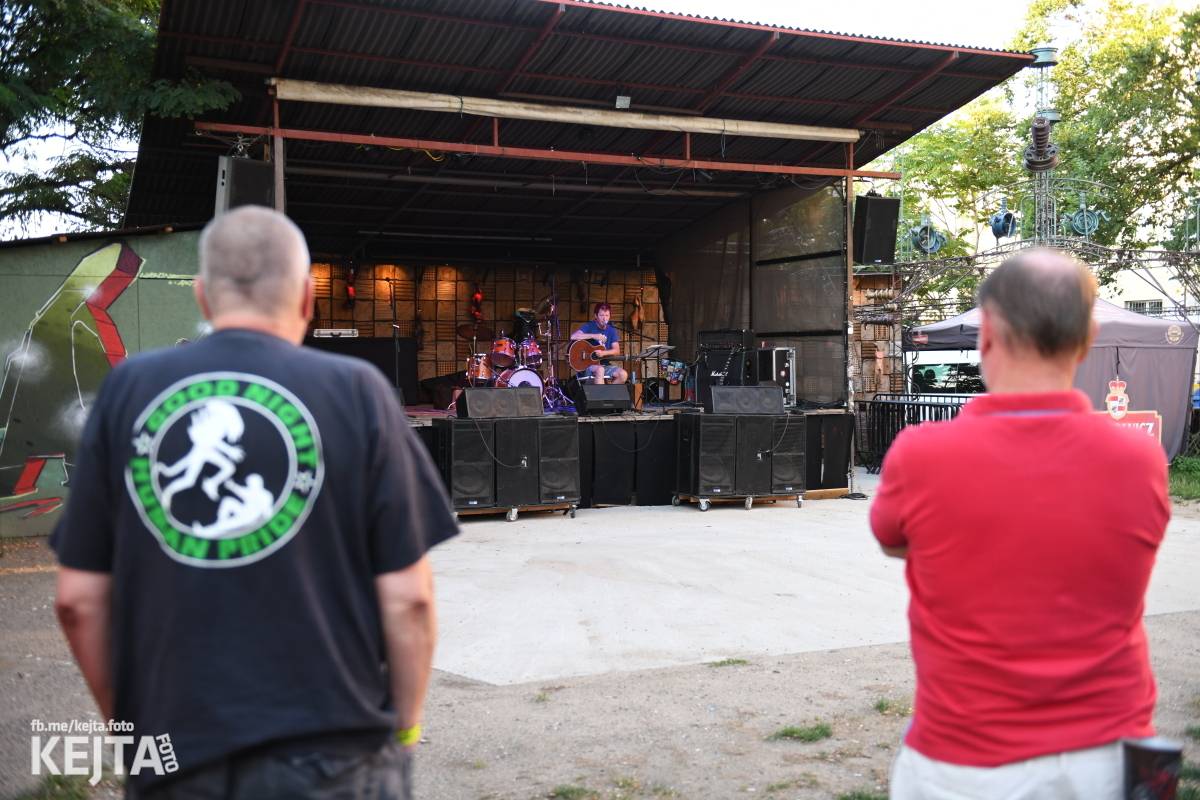 Znouzectnost poprvé zahrála v pražském Crossu, přivezla si s sebou Démophobii