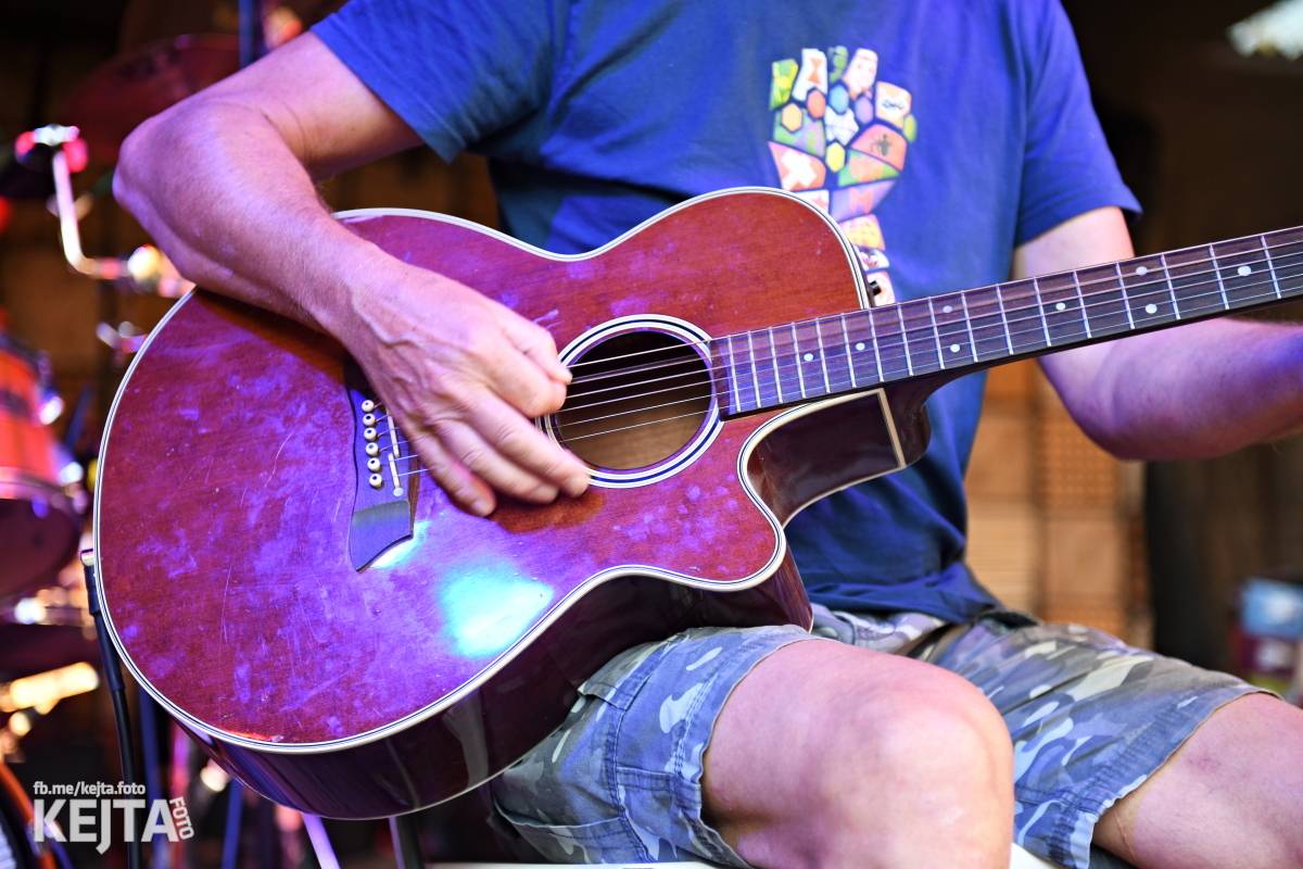 Znouzectnost poprvé zahrála v pražském Crossu, přivezla si s sebou Démophobii