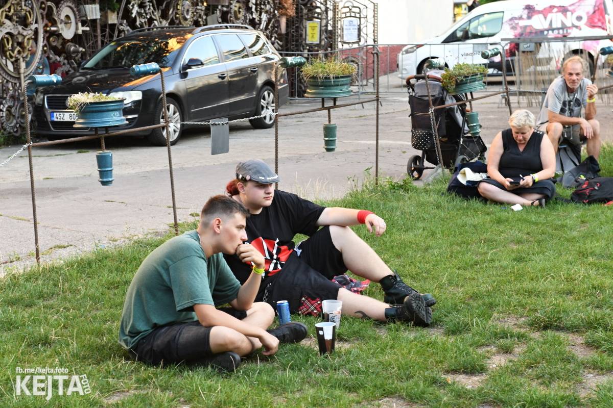 Znouzectnost poprvé zahrála v pražském Crossu, přivezla si s sebou Démophobii