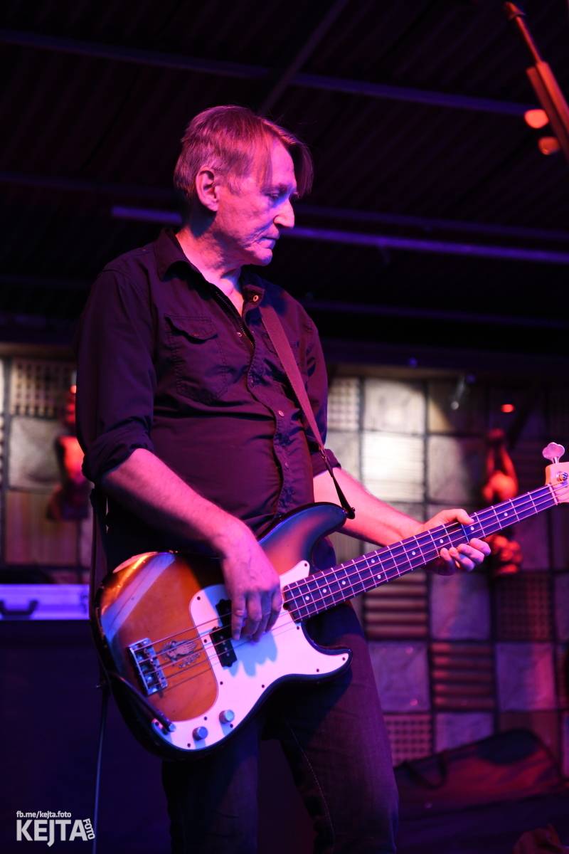 Znouzectnost poprvé zahrála v pražském Crossu, přivezla si s sebou Démophobii