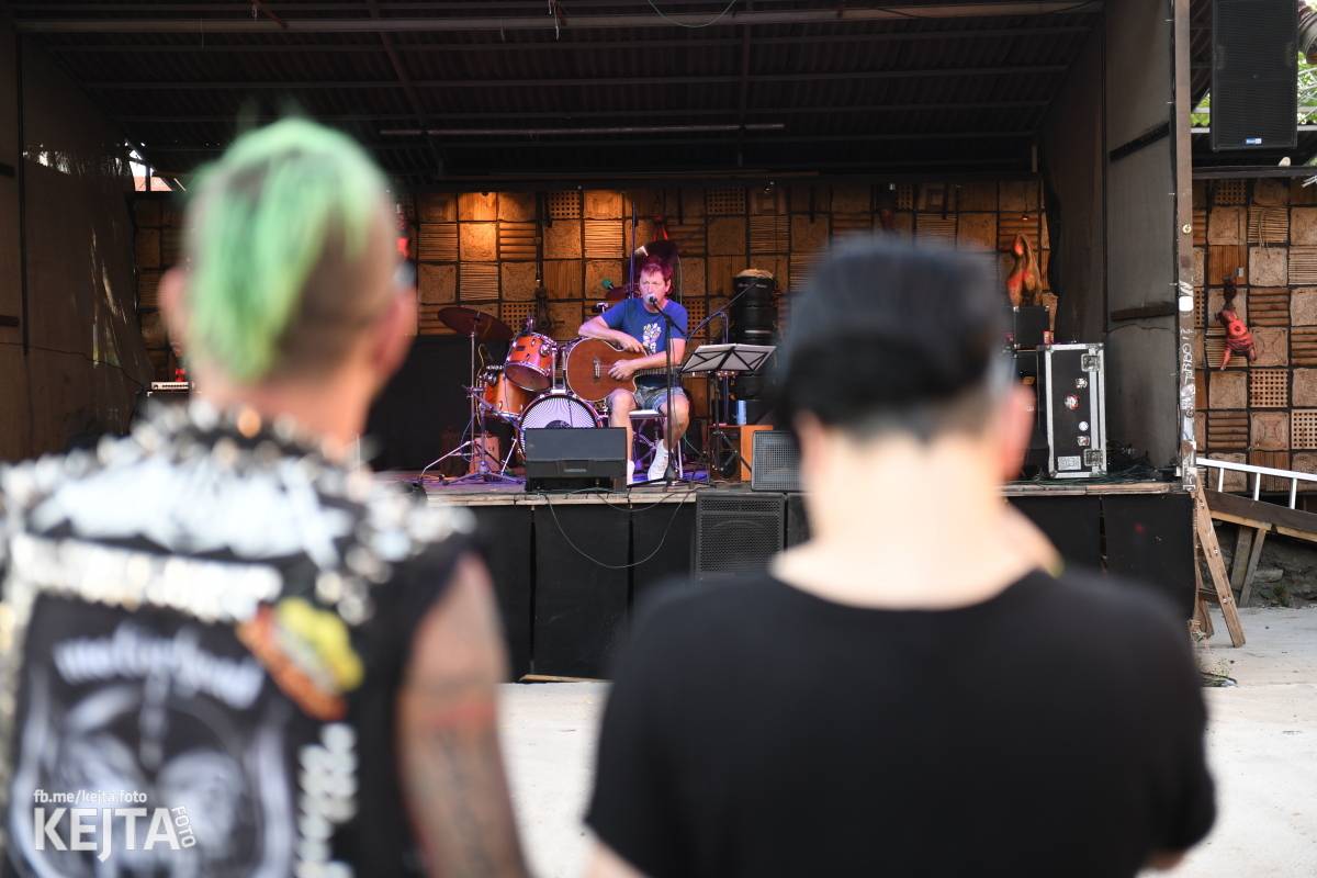 Znouzectnost poprvé zahrála v pražském Crossu, přivezla si s sebou Démophobii