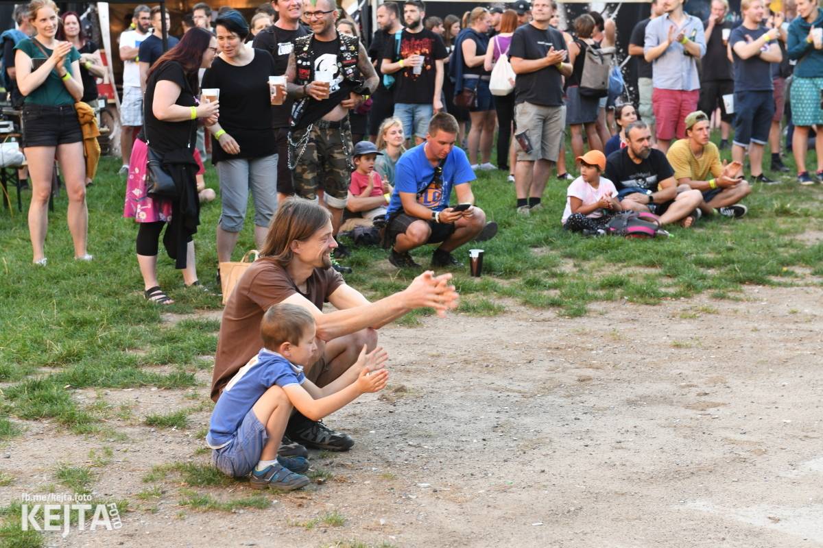 Znouzectnost poprvé zahrála v pražském Crossu, přivezla si s sebou Démophobii