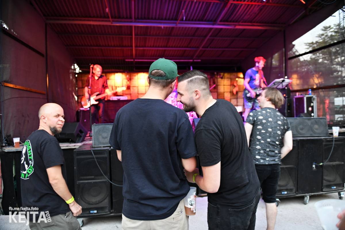 Znouzectnost poprvé zahrála v pražském Crossu, přivezla si s sebou Démophobii