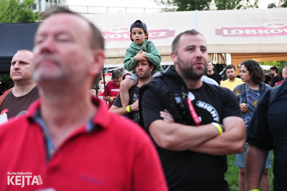 Znouzectnost poprvé zahrála v pražském Crossu, přivezla si s sebou Démophobii