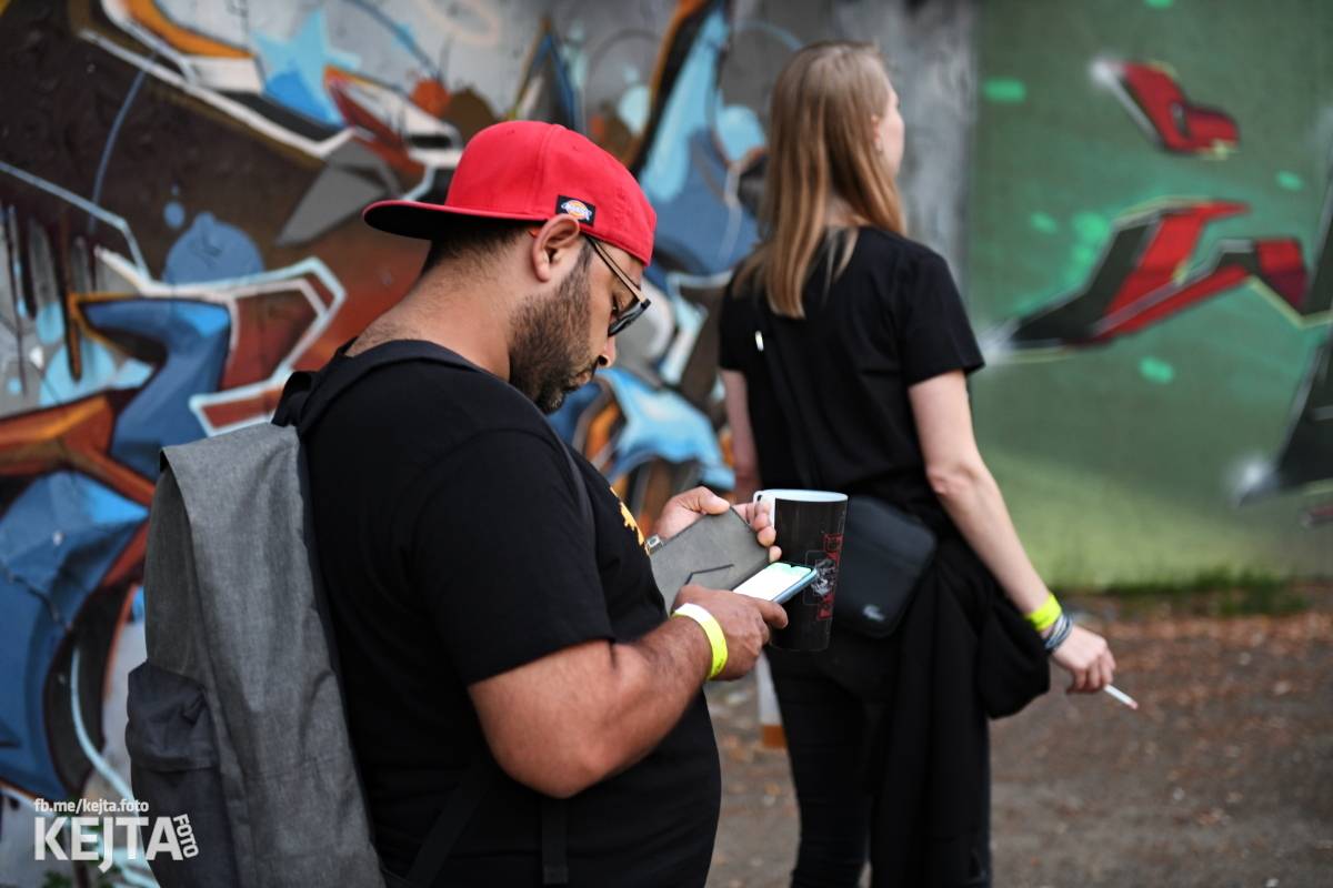 Znouzectnost poprvé zahrála v pražském Crossu, přivezla si s sebou Démophobii