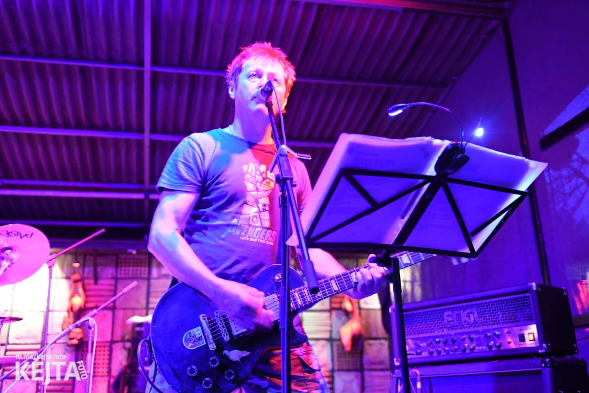 Znouzectnost poprvé zahrála v pražském Crossu, přivezla si s sebou Démophobii