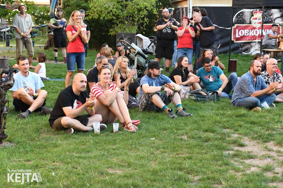 Znouzectnost poprvé zahrála v pražském Crossu, přivezla si s sebou Démophobii