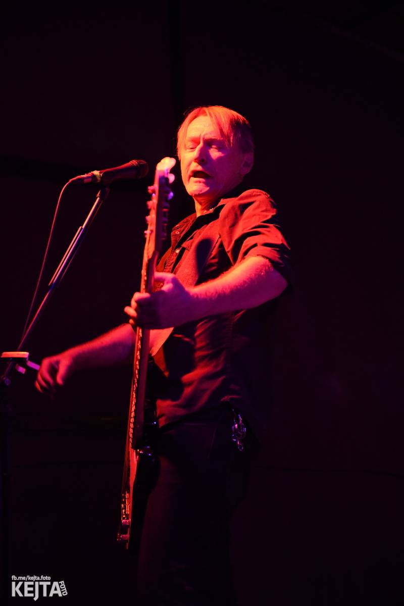 Znouzectnost poprvé zahrála v pražském Crossu, přivezla si s sebou Démophobii