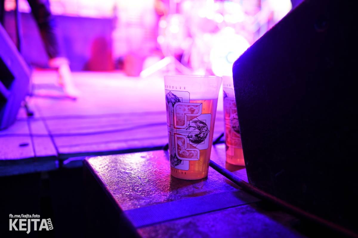 Znouzectnost poprvé zahrála v pražském Crossu, přivezla si s sebou Démophobii