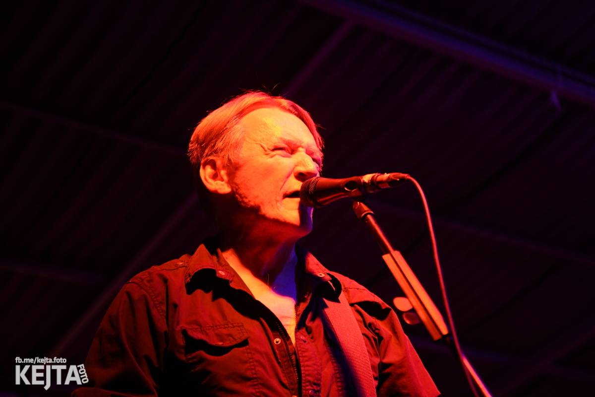 Znouzectnost poprvé zahrála v pražském Crossu, přivezla si s sebou Démophobii