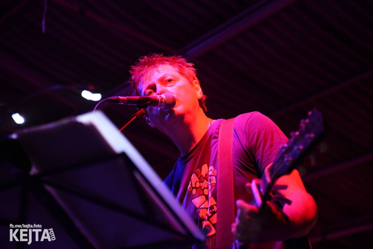 Znouzectnost poprvé zahrála v pražském Crossu, přivezla si s sebou Démophobii