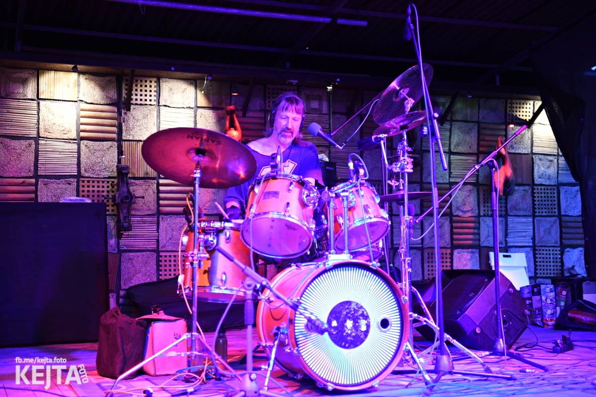 Znouzectnost poprvé zahrála v pražském Crossu, přivezla si s sebou Démophobii