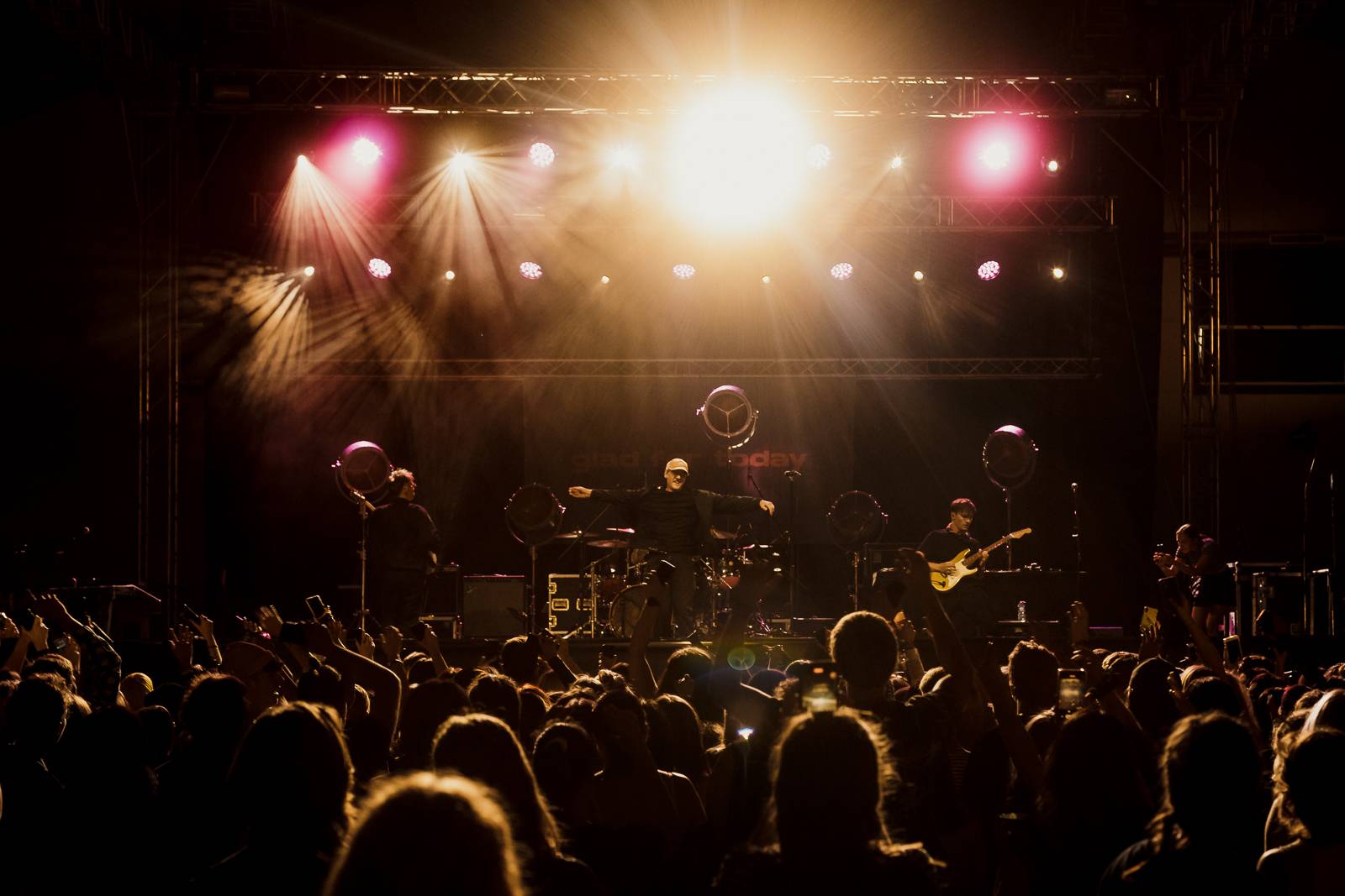 Palaye Royale vystoupili v Praze, fanouškům házeli růže a zahráli své nejdepresivnější písničky