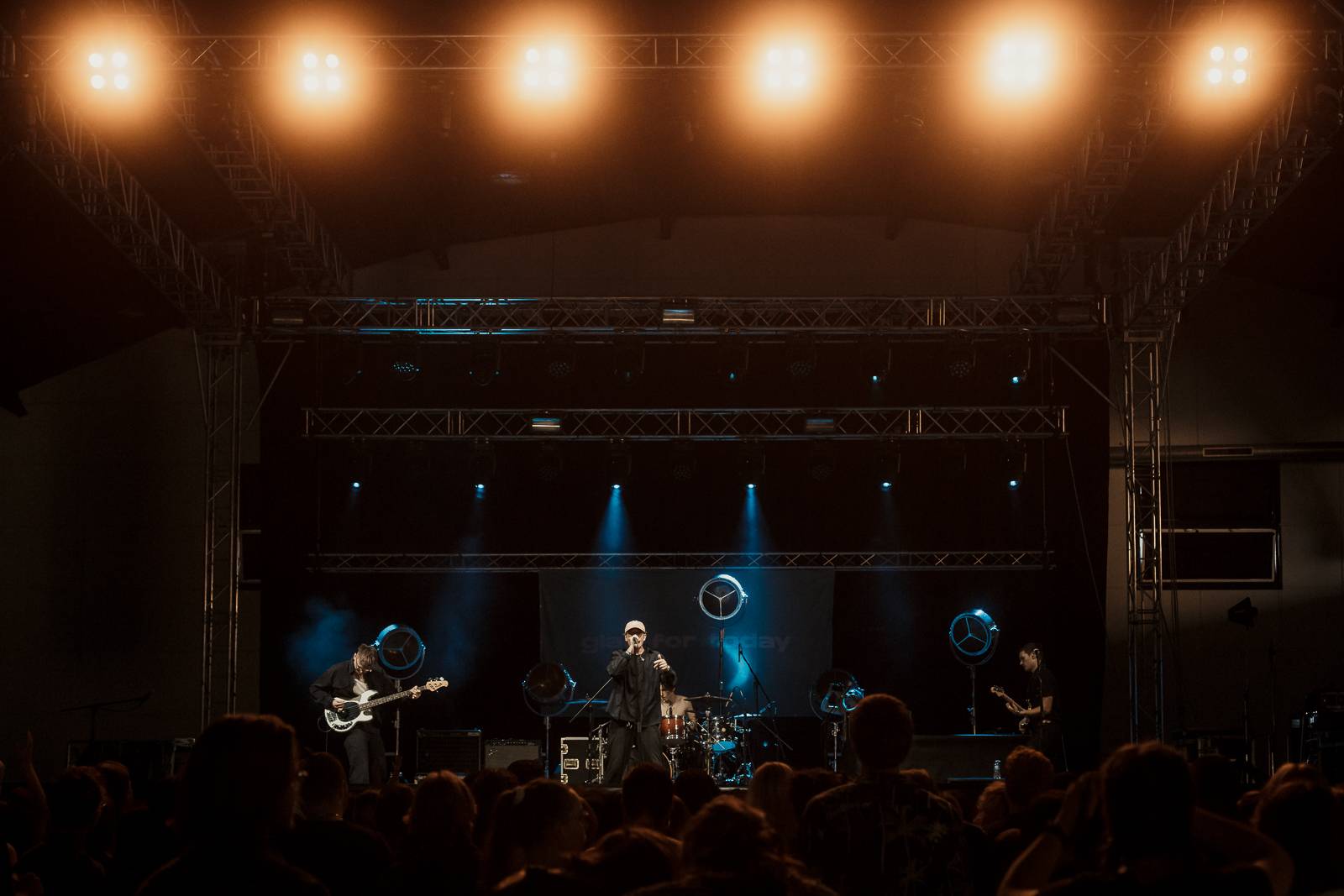 Palaye Royale vystoupili v Praze, fanouškům házeli růže a zahráli své nejdepresivnější písničky