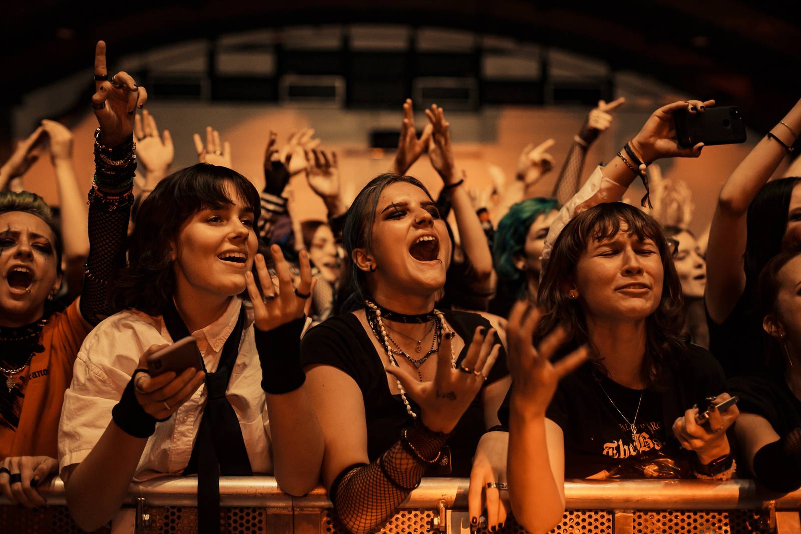 Palaye Royale vystoupili v Praze, fanouškům házeli růže a zahráli své nejdepresivnější písničky