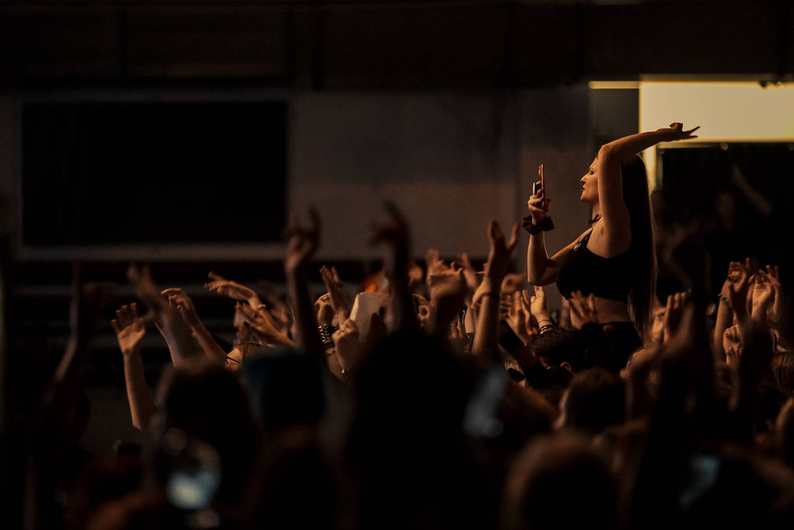 Palaye Royale vystoupili v Praze, fanouškům házeli růže a zahráli své nejdepresivnější písničky