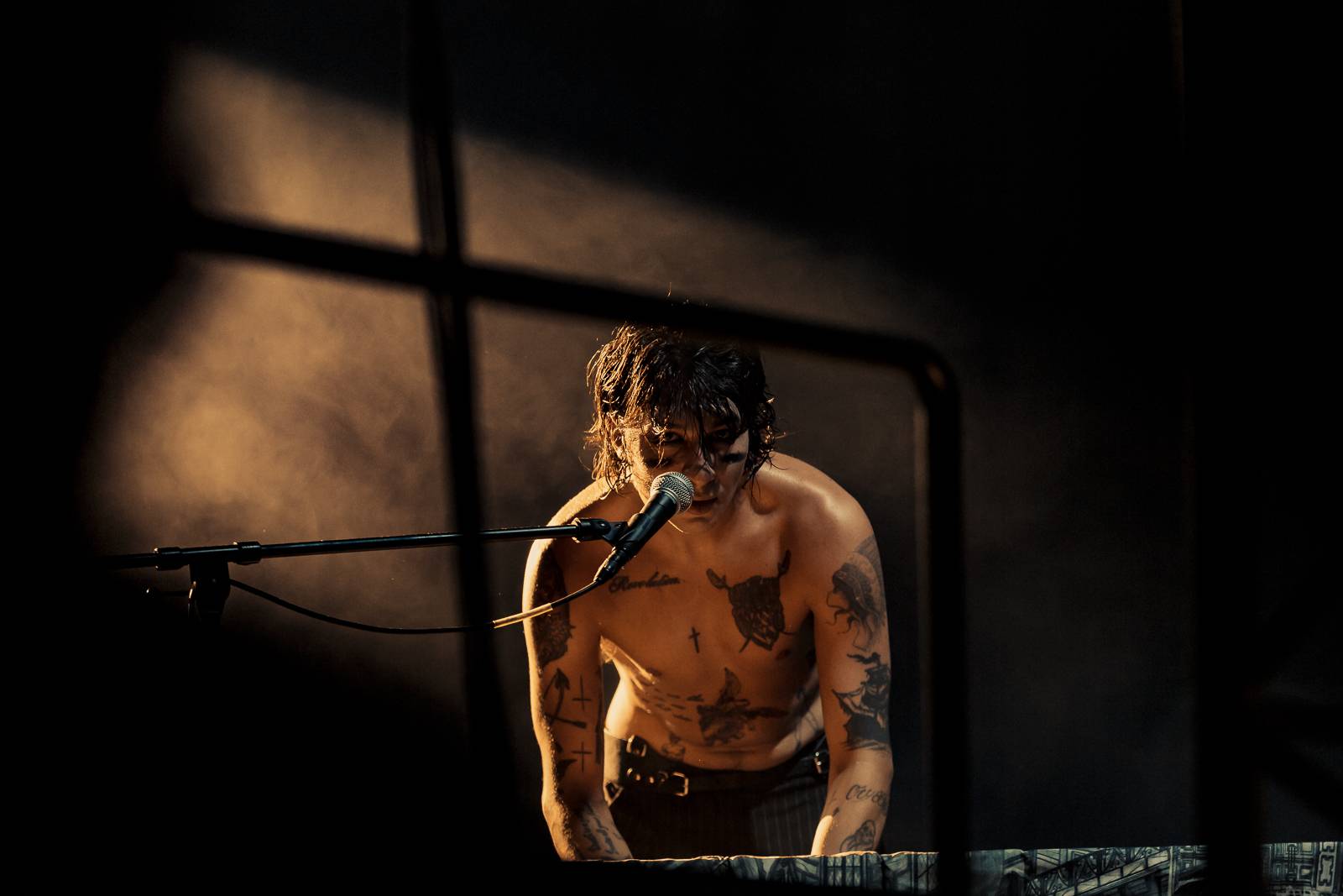 Palaye Royale vystoupili v Praze, fanouškům házeli růže a zahráli své nejdepresivnější písničky