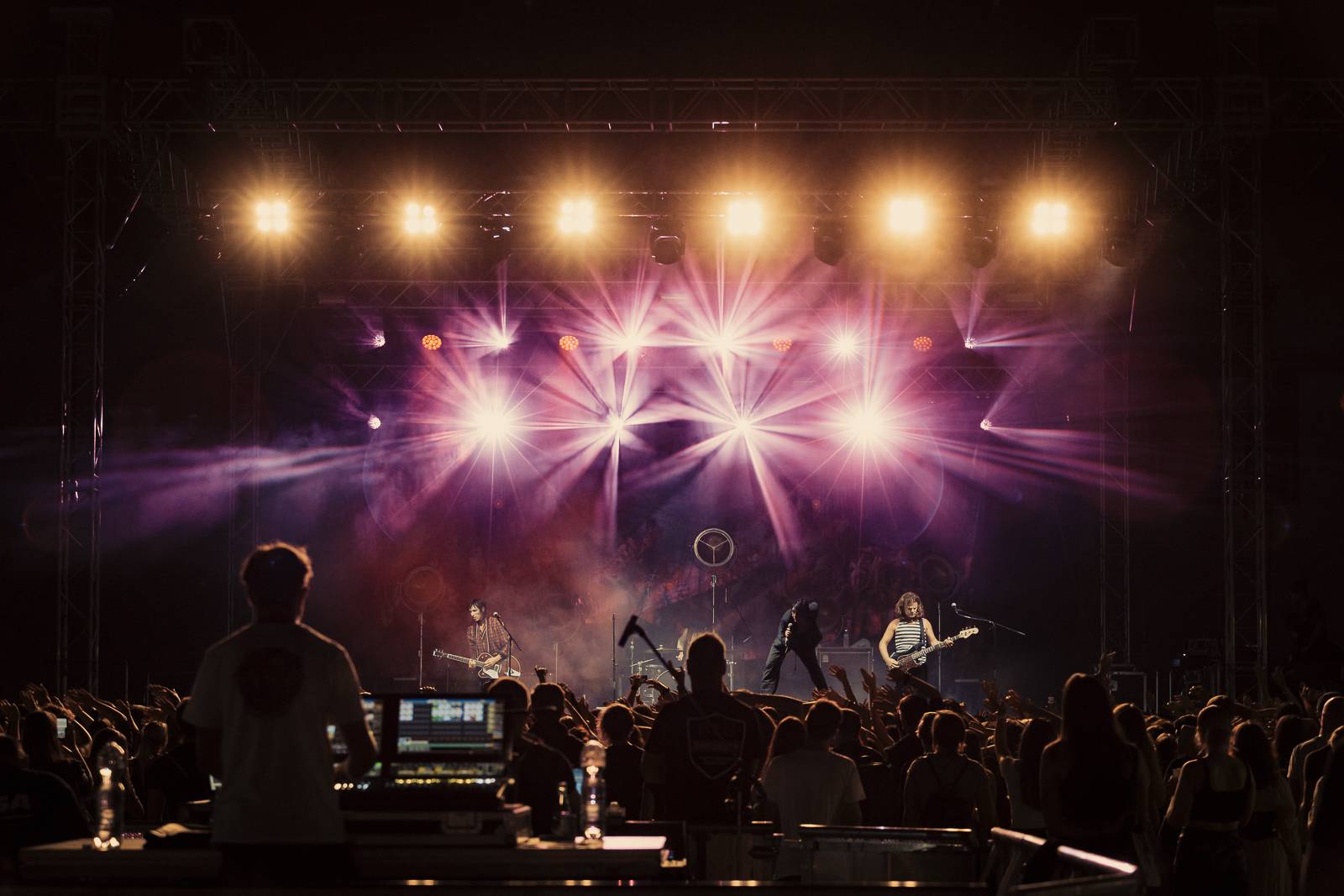 Palaye Royale vystoupili v Praze, fanouškům házeli růže a zahráli své nejdepresivnější písničky