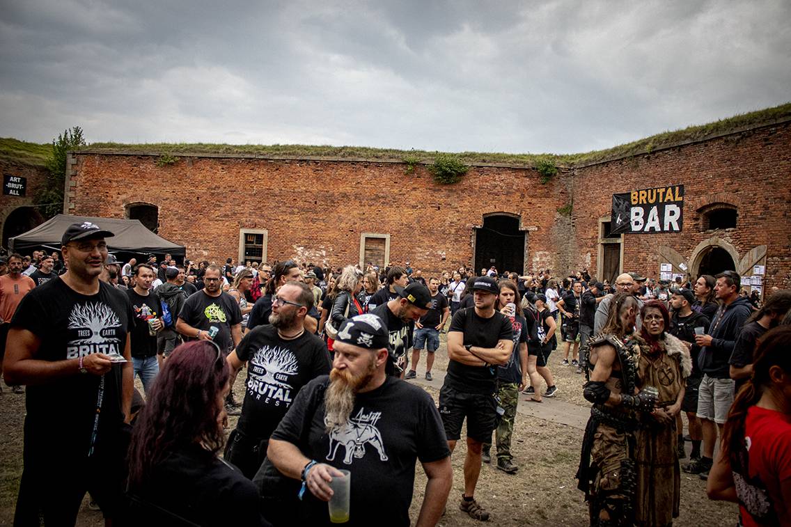Brutal Assault je za námi. Pořádnou dávku ironie přivezla Insania a pravý blackmetal Mayhem