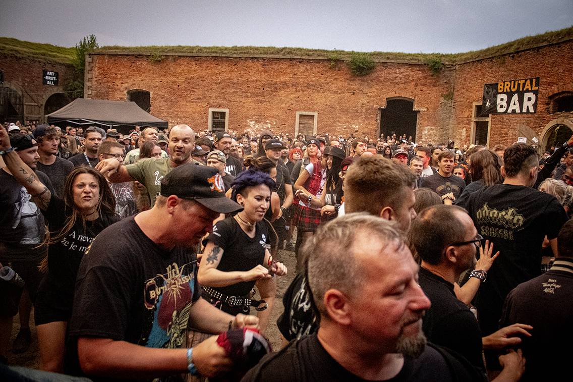 Brutal Assault je za námi. Pořádnou dávku ironie přivezla Insania a pravý blackmetal Mayhem