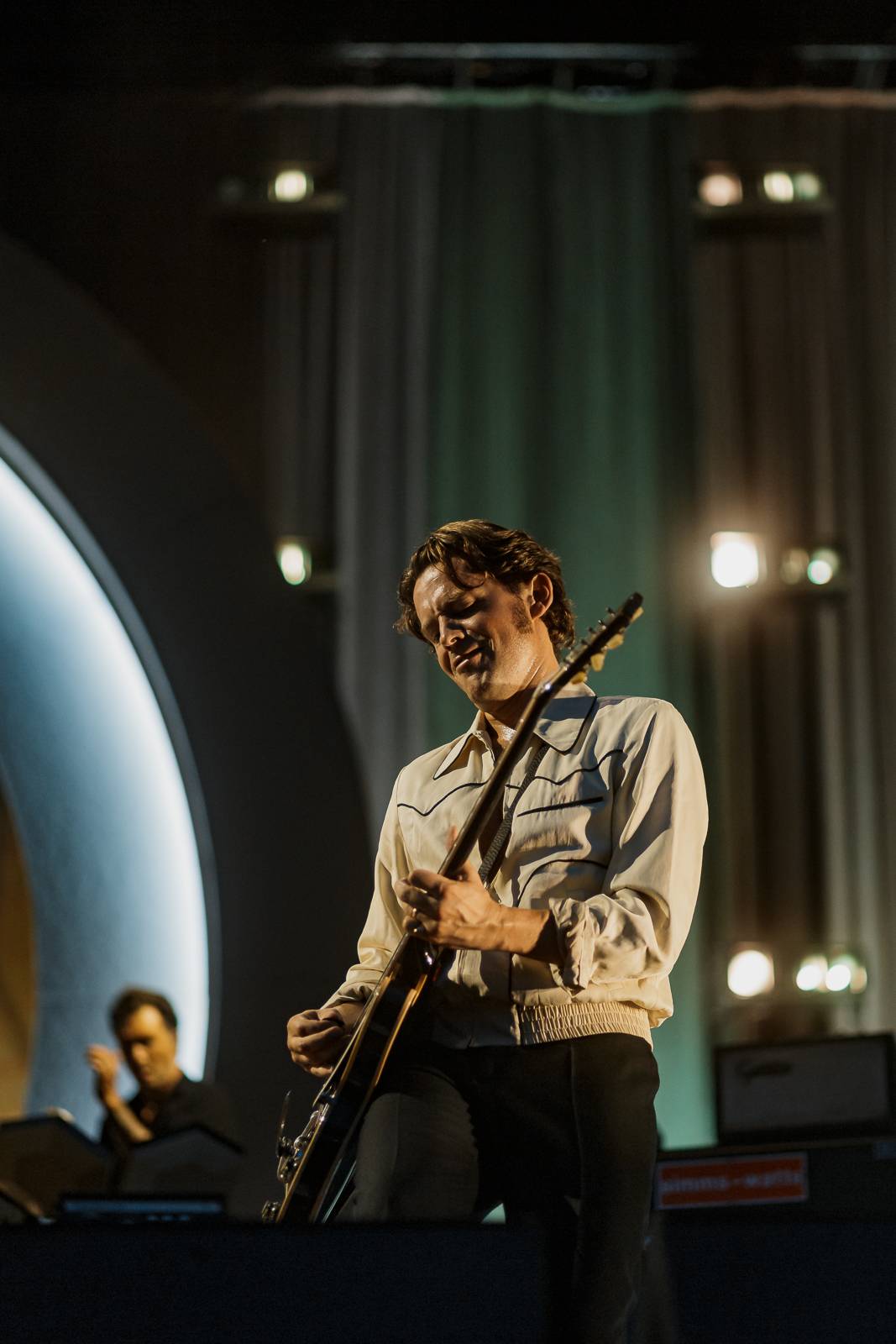 Protřepat, nemíchat! Arctic Monkeys předvedli v Praze show jako vystřiženou ze 70. let