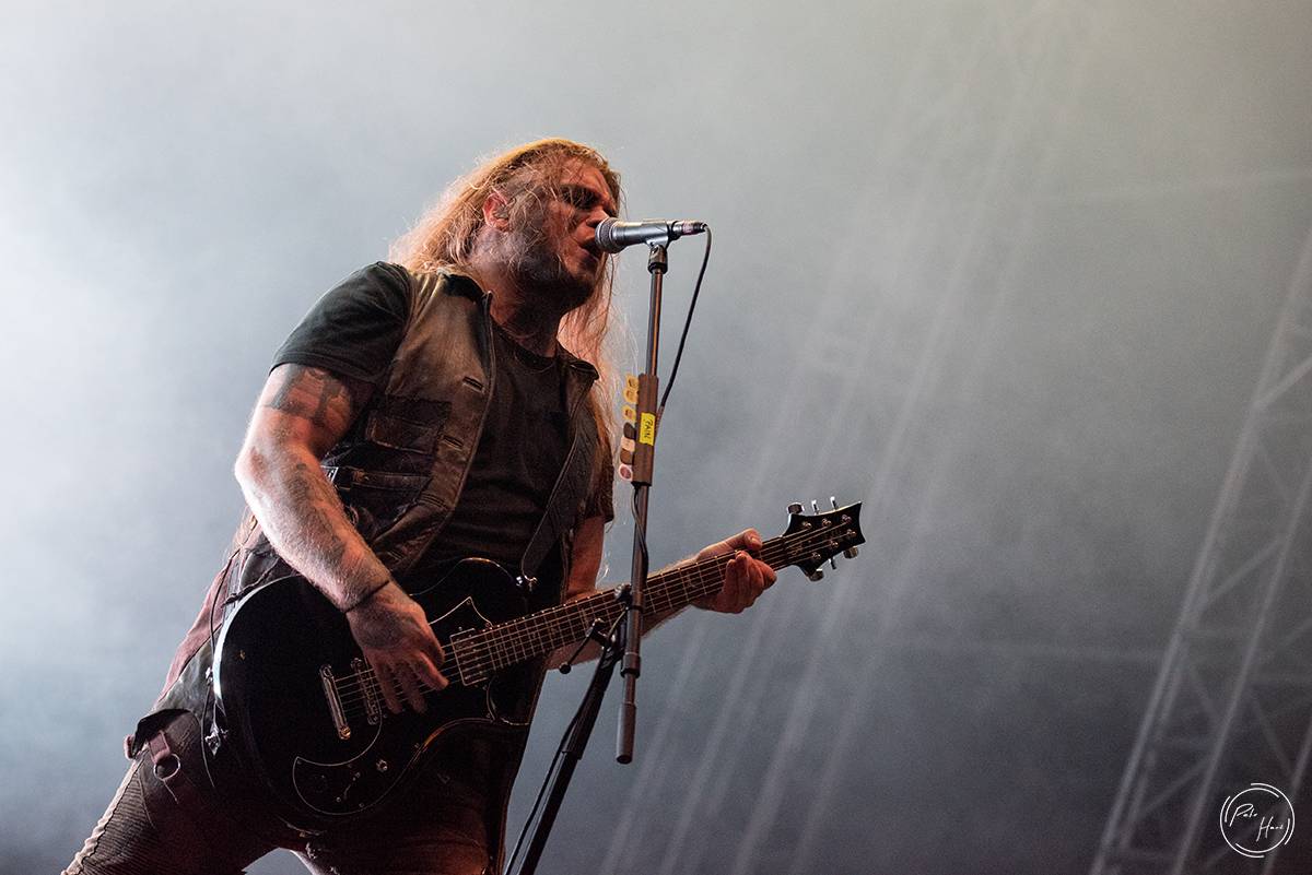 Horko, déšť i evakuace areálu. První den Rock Castle přivítal Týr, Slope, Erica Martina i Kissin' Dynamite