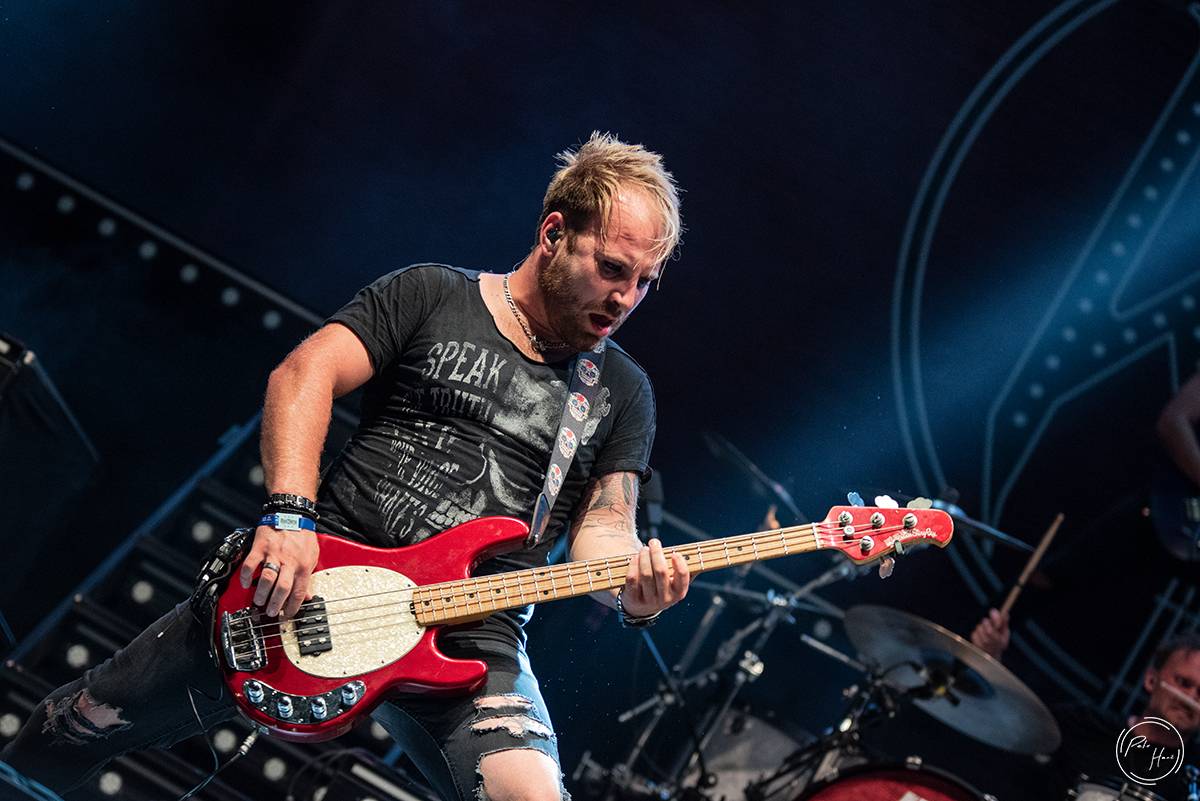 Horko, déšť i evakuace areálu. První den Rock Castle přivítal Týr, Slope, Erica Martina i Kissin' Dynamite