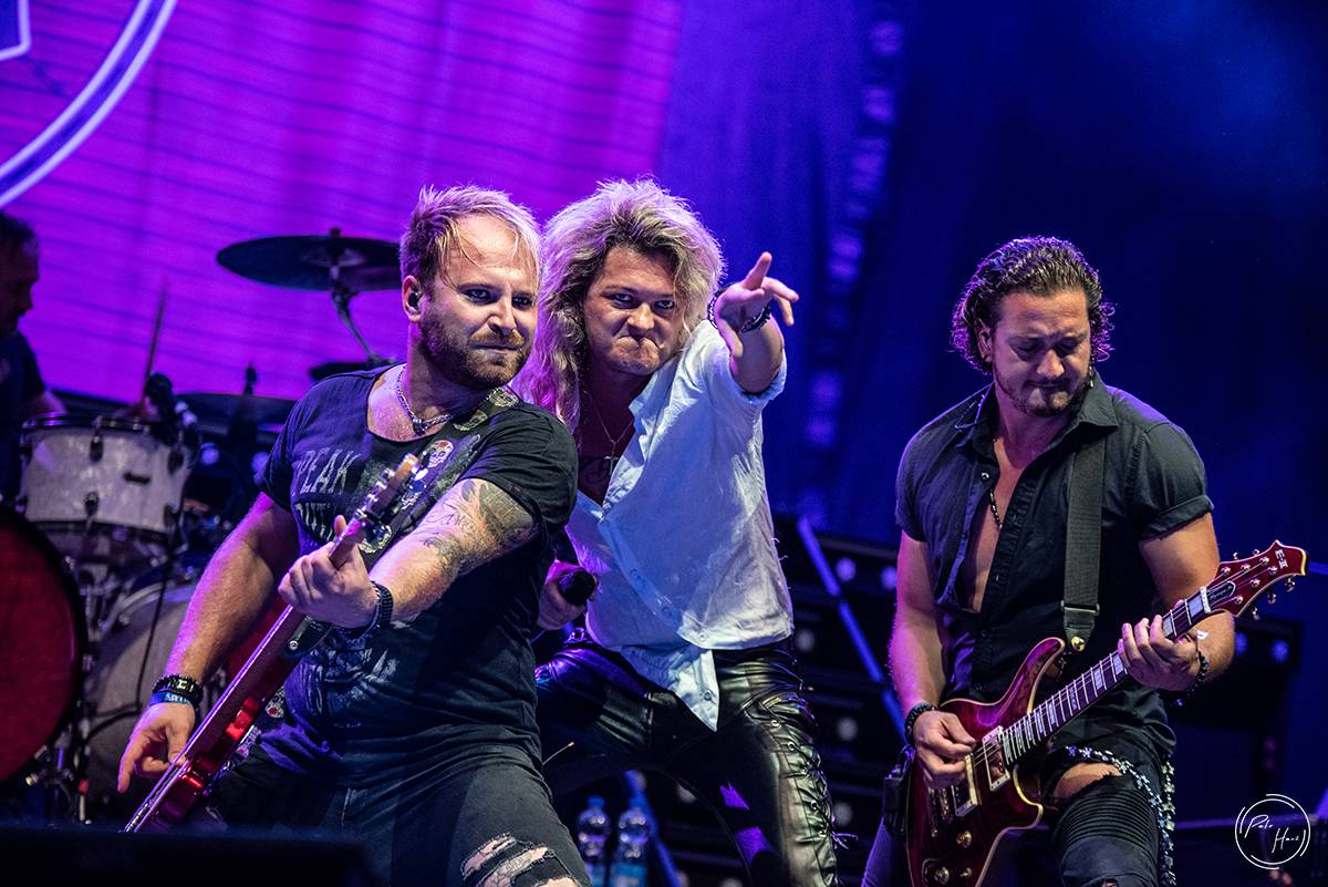 Horko, déšť i evakuace areálu. První den Rock Castle přivítal Týr, Slope, Erica Martina i Kissin' Dynamite