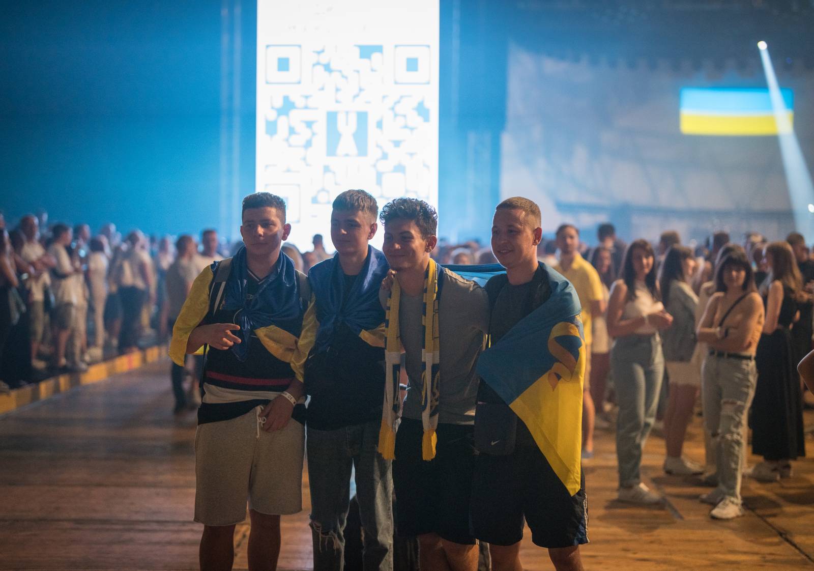 Světelná show, skvělý zvuk a emoce. Okean Elzy hráli v Praze pro Ukrajinu