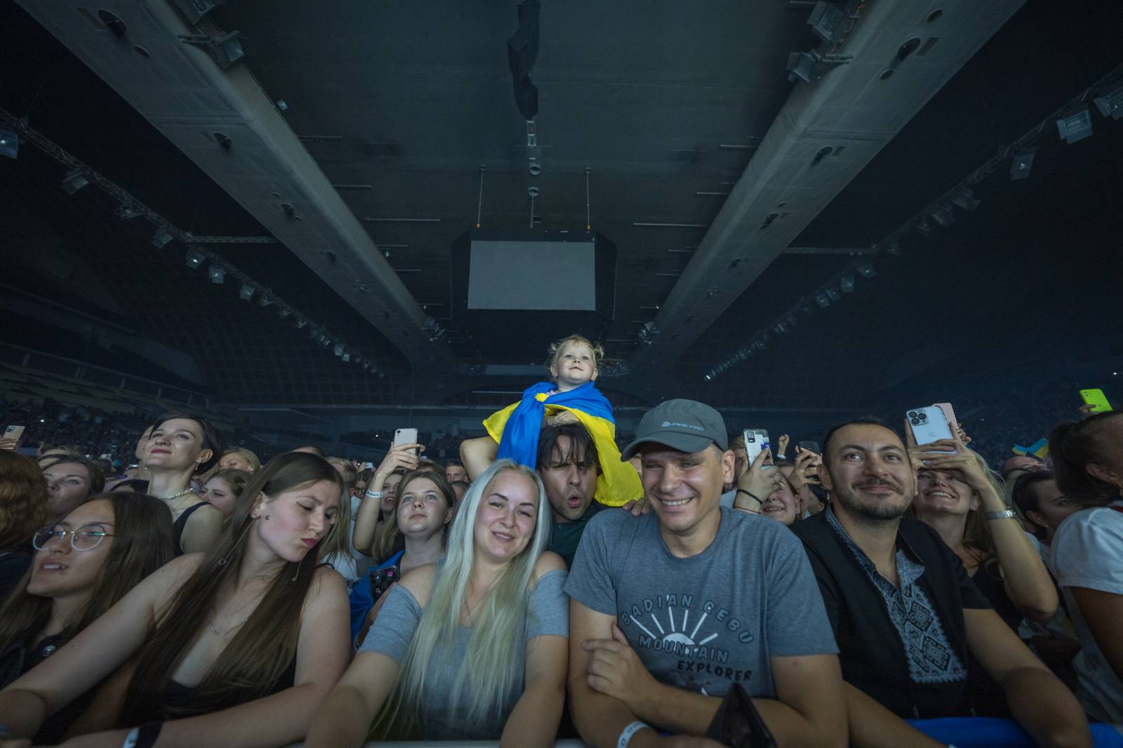 Světelná show, skvělý zvuk a emoce. Okean Elzy hráli v Praze pro Ukrajinu