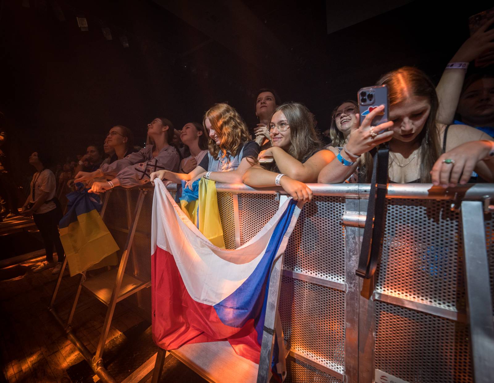 Světelná show, skvělý zvuk a emoce. Okean Elzy hráli v Praze pro Ukrajinu