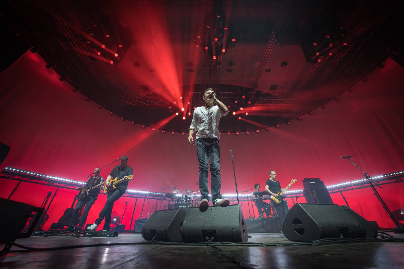 Světelná show, skvělý zvuk a emoce. Okean Elzy hráli v Praze pro Ukrajinu