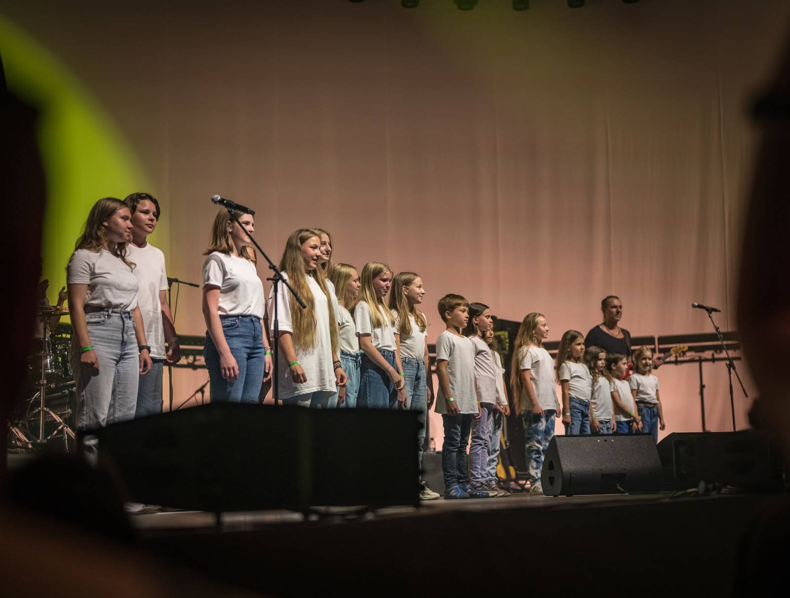 Světelná show, skvělý zvuk a emoce. Okean Elzy hráli v Praze pro Ukrajinu