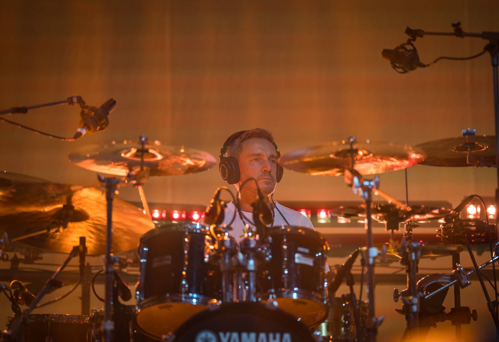 Světelná show, skvělý zvuk a emoce. Okean Elzy hráli v Praze pro Ukrajinu