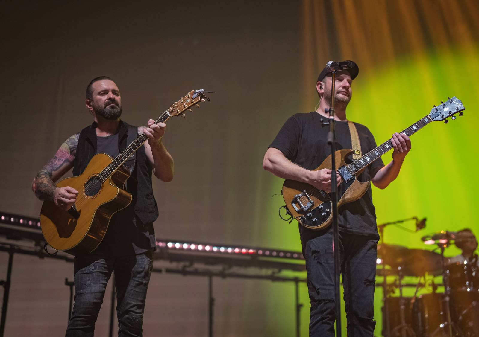 Světelná show, skvělý zvuk a emoce. Okean Elzy hráli v Praze pro Ukrajinu