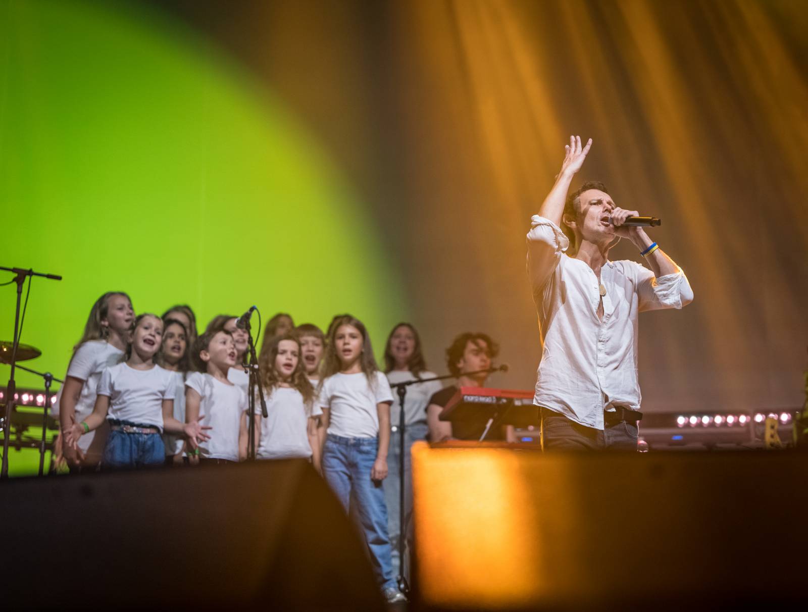 Světelná show, skvělý zvuk a emoce. Okean Elzy hráli v Praze pro Ukrajinu