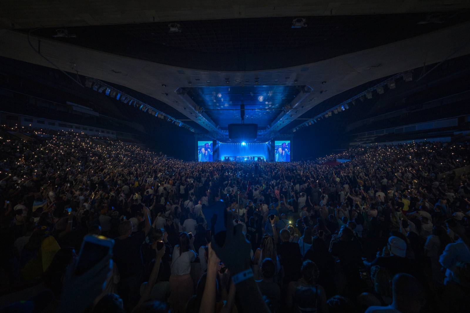 Světelná show, skvělý zvuk a emoce. Okean Elzy hráli v Praze pro Ukrajinu