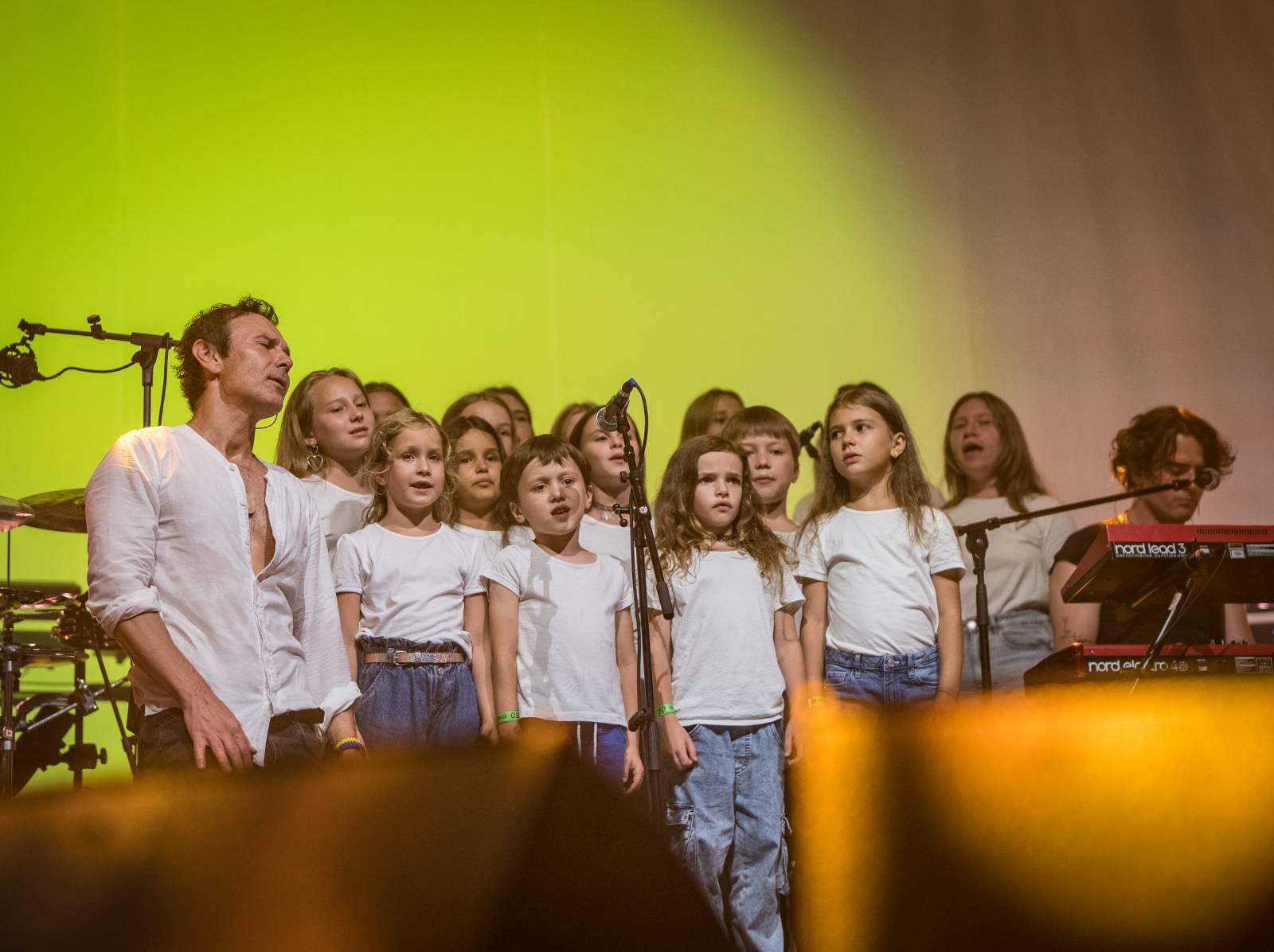 Světelná show, skvělý zvuk a emoce. Okean Elzy hráli v Praze pro Ukrajinu