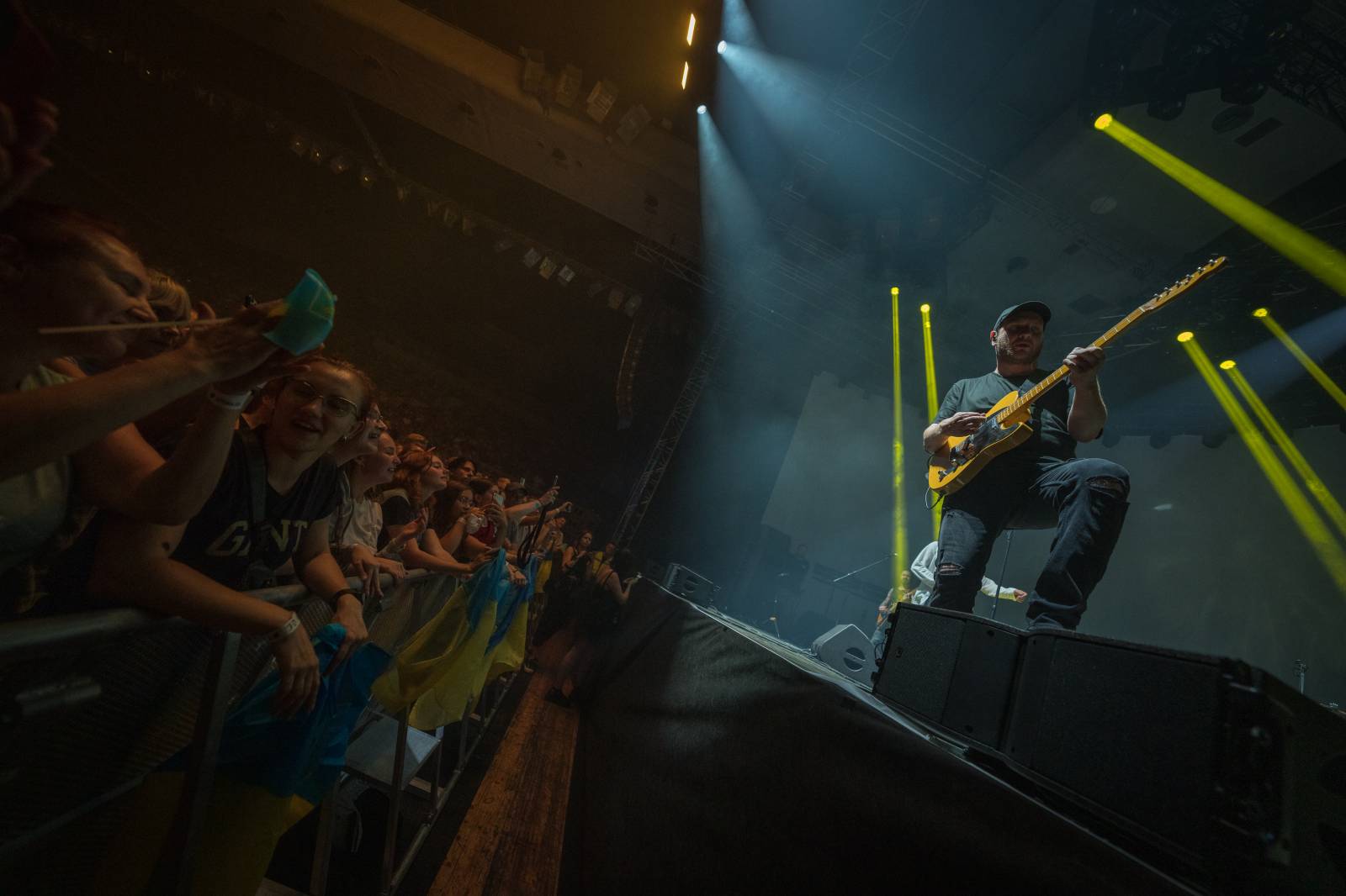 Světelná show, skvělý zvuk a emoce. Okean Elzy hráli v Praze pro Ukrajinu