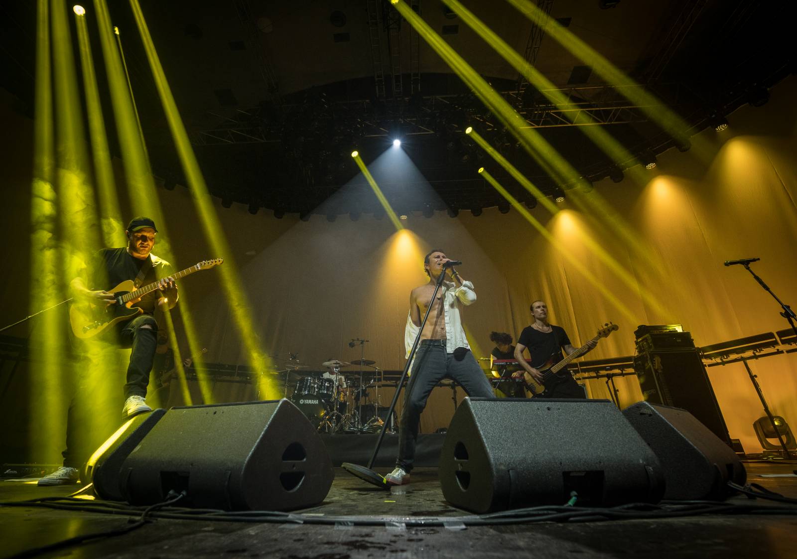 Světelná show, skvělý zvuk a emoce. Okean Elzy hráli v Praze pro Ukrajinu