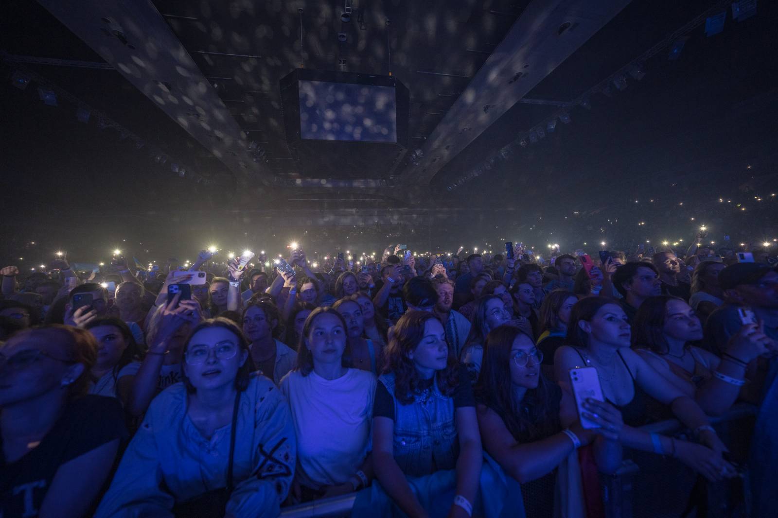 Světelná show, skvělý zvuk a emoce. Okean Elzy hráli v Praze pro Ukrajinu