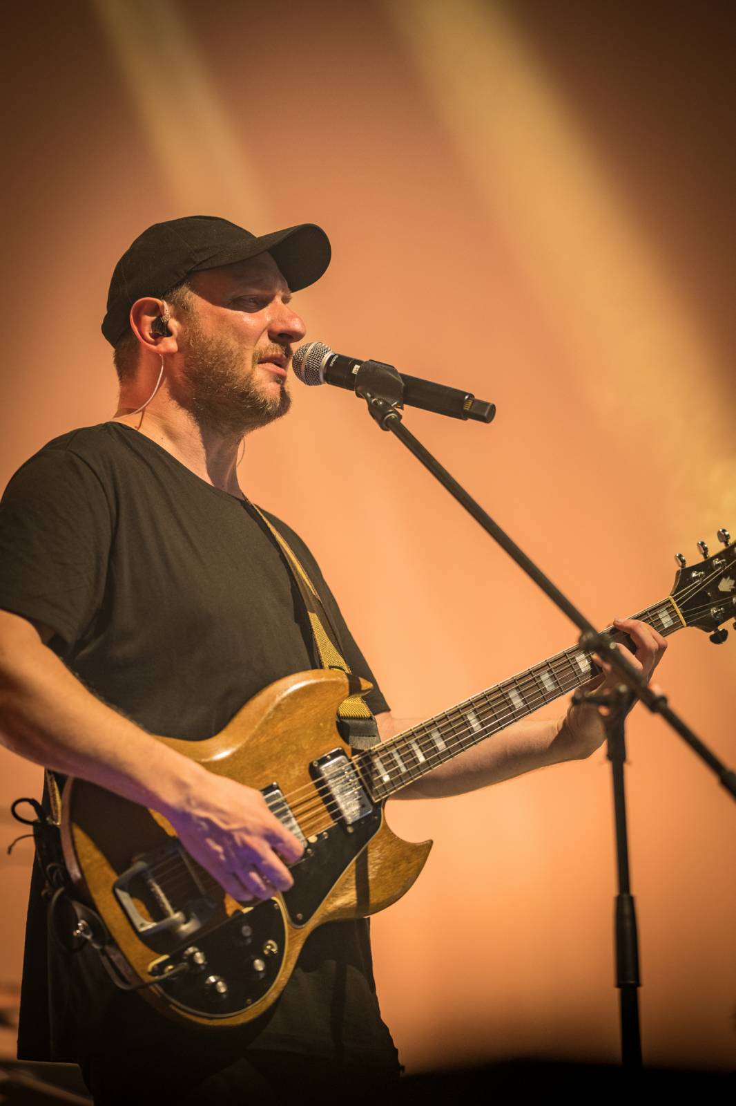 Světelná show, skvělý zvuk a emoce. Okean Elzy hráli v Praze pro Ukrajinu