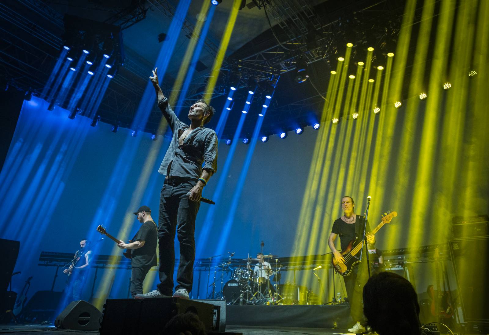 Světelná show, skvělý zvuk a emoce. Okean Elzy hráli v Praze pro Ukrajinu