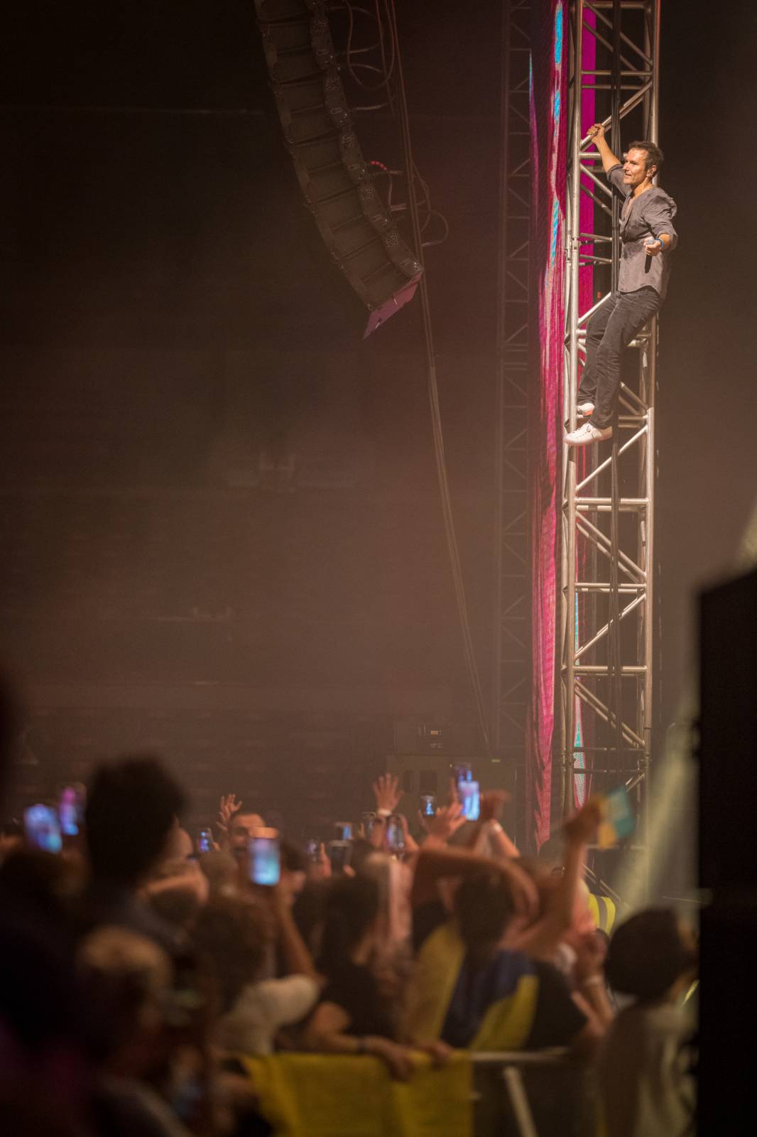 Světelná show, skvělý zvuk a emoce. Okean Elzy hráli v Praze pro Ukrajinu