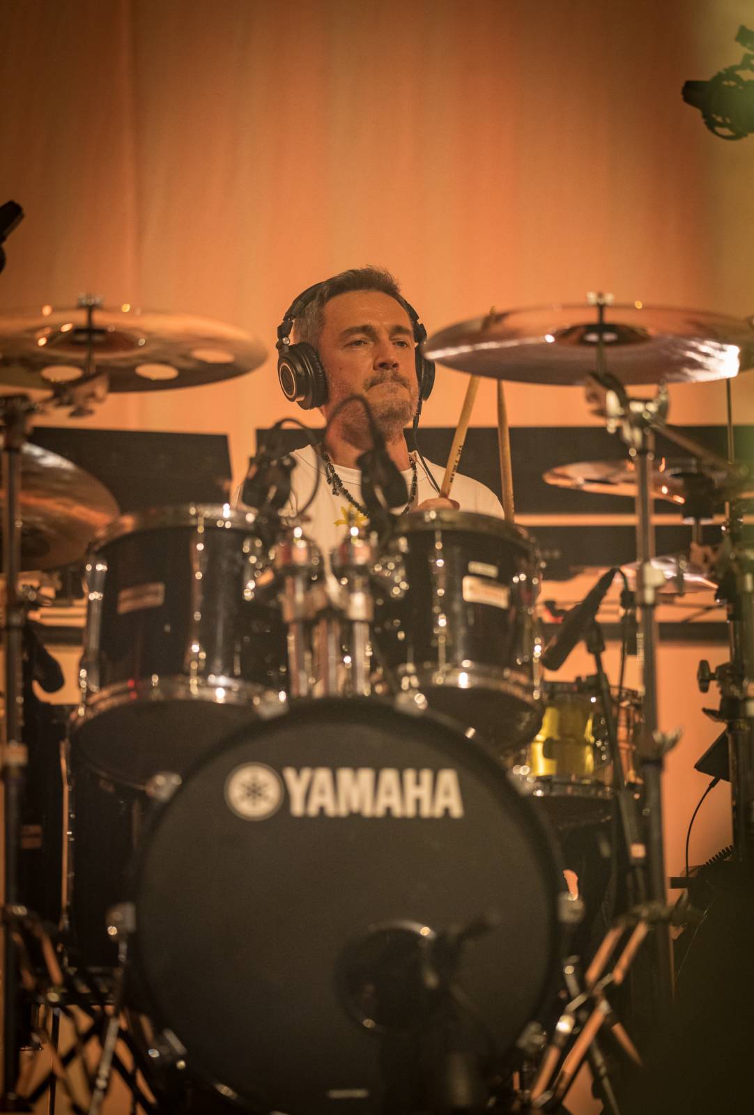 Světelná show, skvělý zvuk a emoce. Okean Elzy hráli v Praze pro Ukrajinu