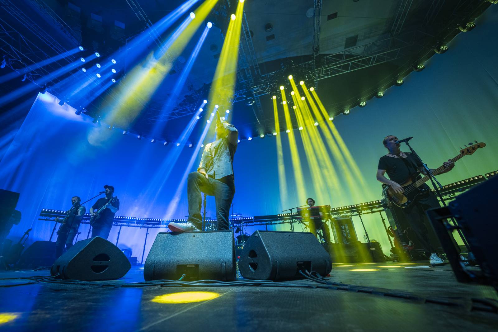 Světelná show, skvělý zvuk a emoce. Okean Elzy hráli v Praze pro Ukrajinu