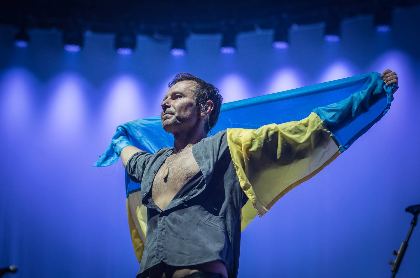 Světelná show, skvělý zvuk a emoce. Okean Elzy hráli v Praze pro Ukrajinu